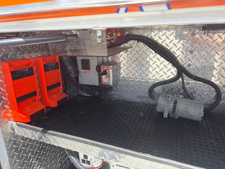 #9-•-2017-chevrolet-ambulance-4500-image-56