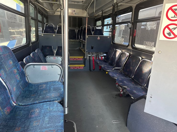 2012-gillig-low-floor-image-24