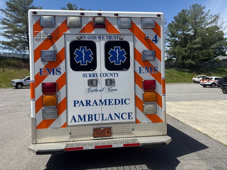 #9-•-2017-chevrolet-ambulance-4500-image-23