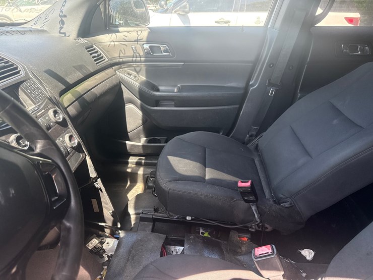 2019-ford-explorer-image-25