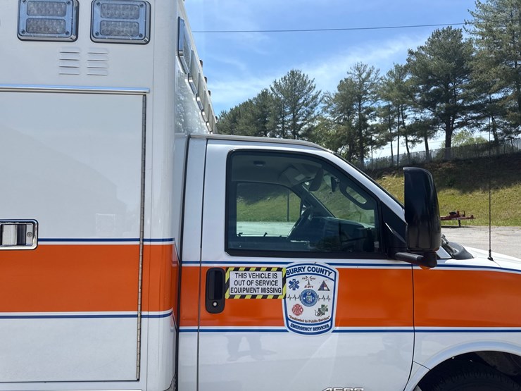 #9-•-2017-chevrolet-ambulance-4500-image-37