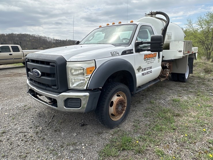 2012-ford-f550-image-1
