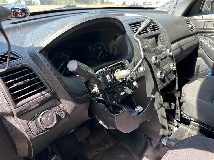 2019-ford-explorer-image-24