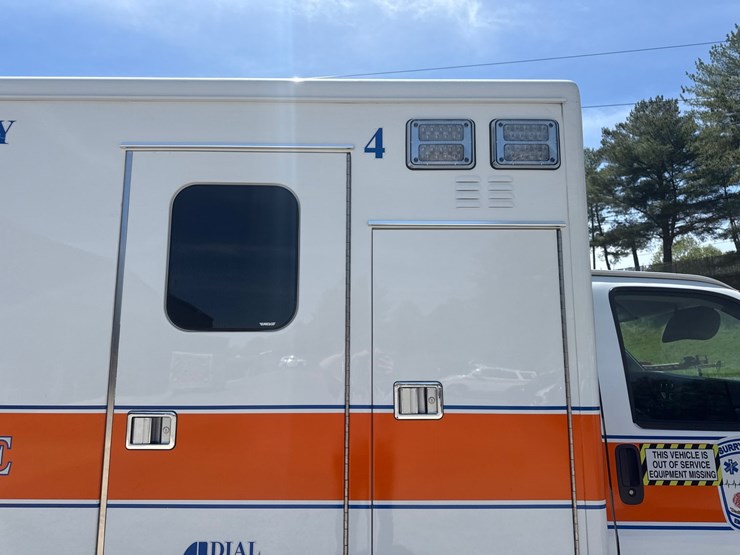 #9-•-2017-chevrolet-ambulance-4500-image-33
