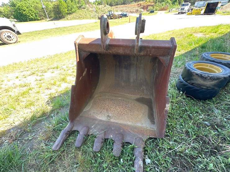 #51-•-strickland-backhoe-bucket-image-2