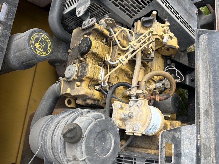 2015-caterpillar-c11-image-3