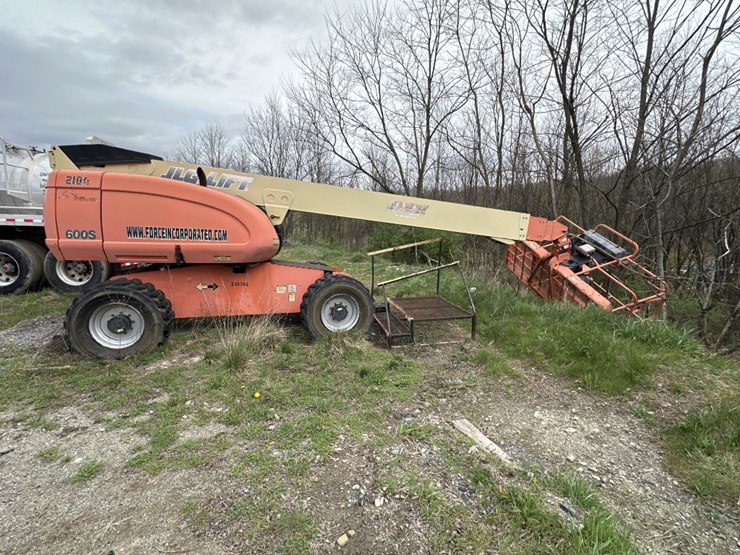 2010-jlg-600s-image-1