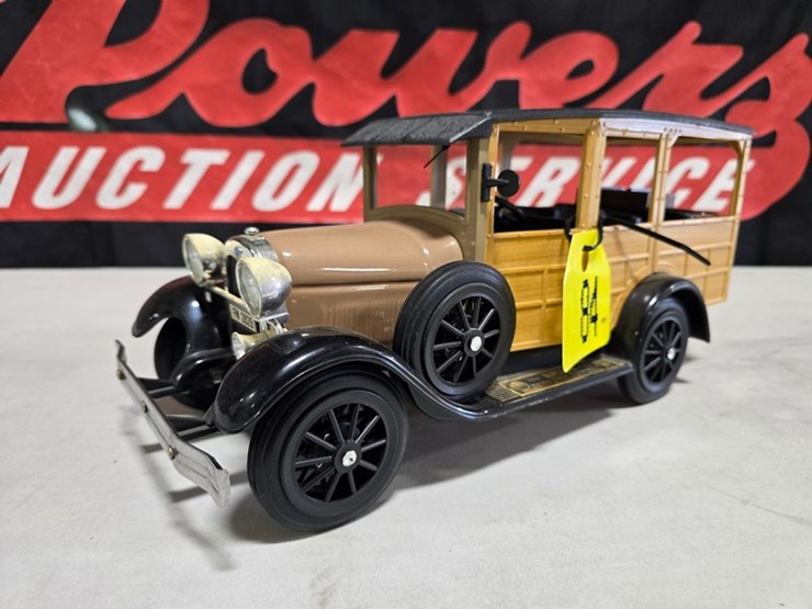 #84-•-jim-beam-1929-model-a-woodie-staton-wagon-decanter-image-2