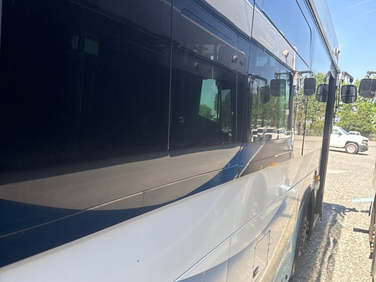 2012-gillig-low-floor-image-22