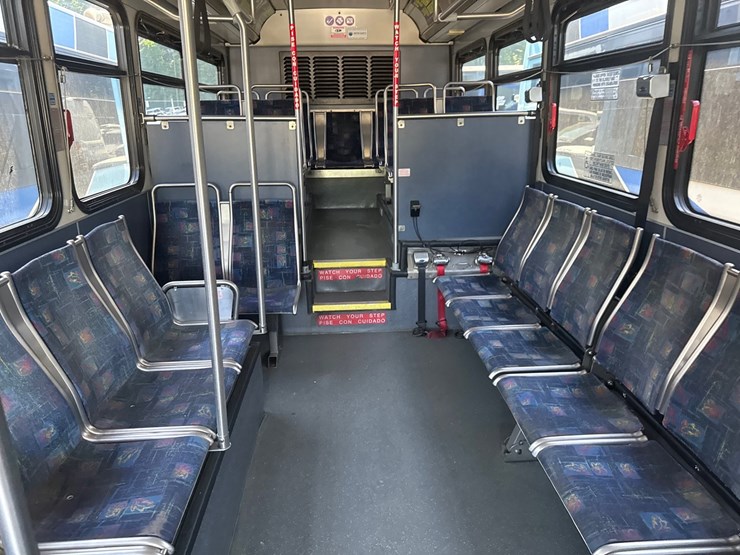 2007-gillig-low-floor-image-28