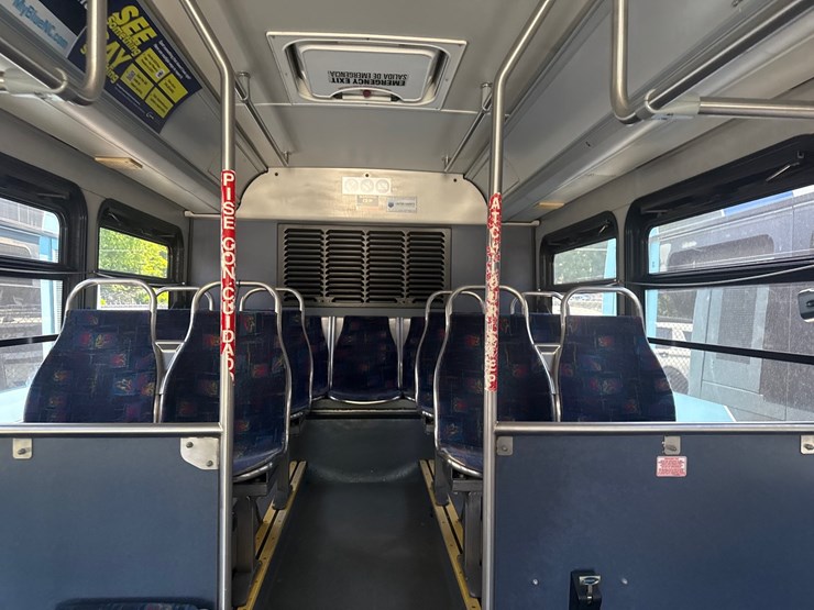2012-gillig-low-floor-image-26