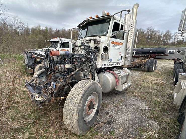 2015-peterbilt-389-image-1