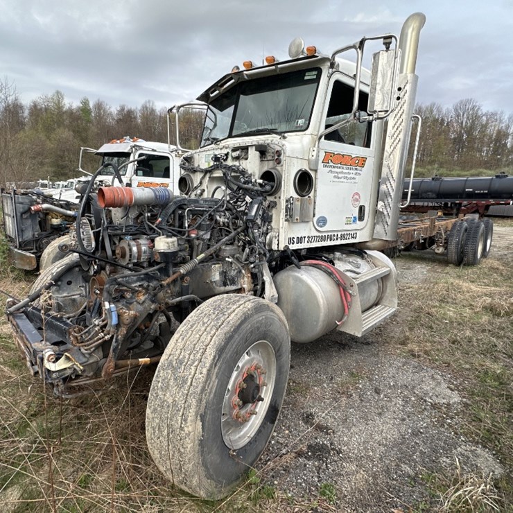 2015 PETERBILT 389