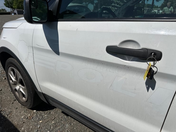 2015-ford-explorer-image-19