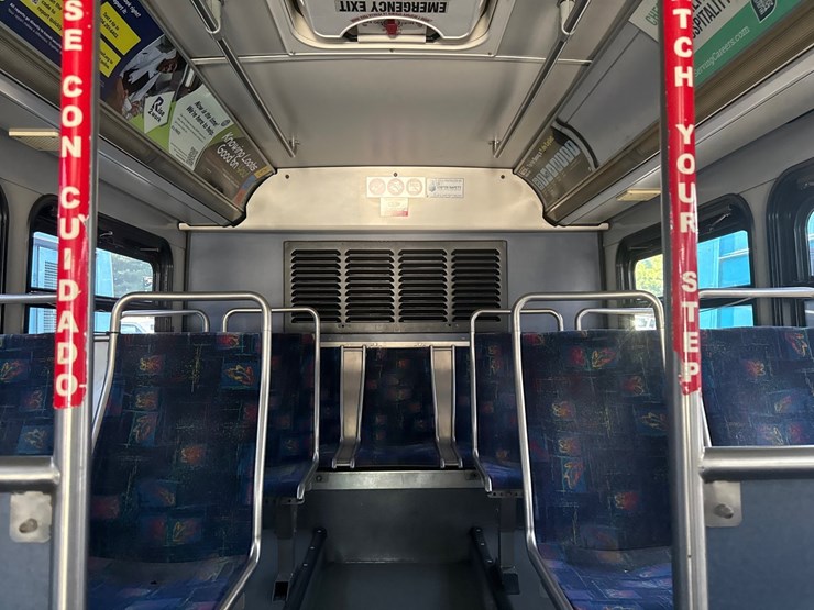 2007-gillig-low-floor-image-23