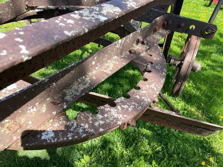 #5621-•-antique-adjustable-height-and-angle-pull-behind-road-grader-image-10