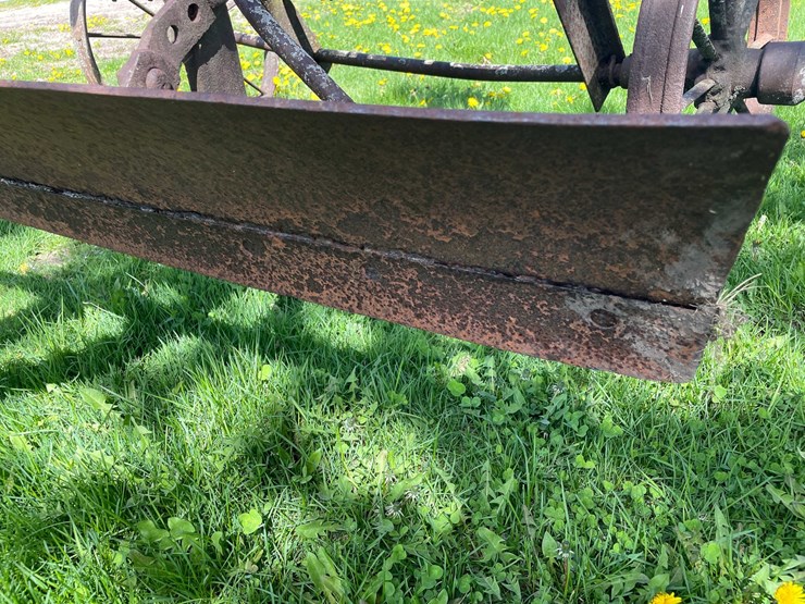 #5621-•-antique-adjustable-height-and-angle-pull-behind-road-grader-image-37