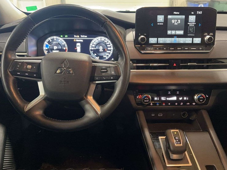 2024-mitsubishi-outlander-image-17