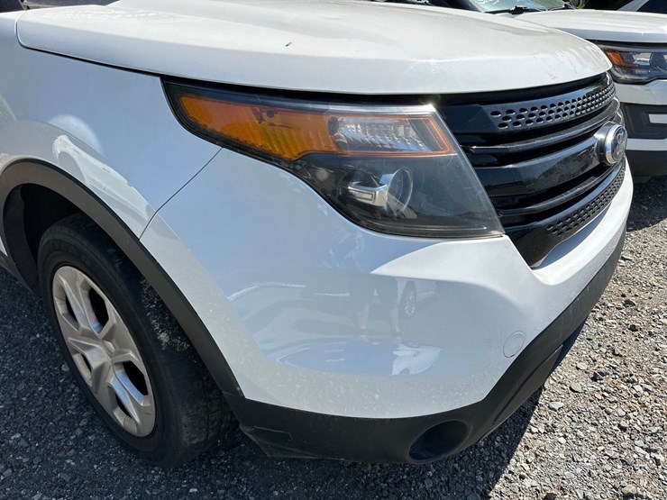 2015-ford-explorer-image-14