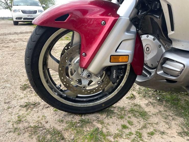 #5572-•-2012-honda-gold-wing-motorcycle-image-17