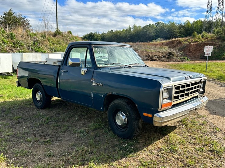 1989-dodge-150-image-1