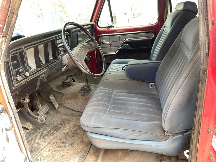 #5571-•-1979-ford-dually-with-modified-cab-image-47