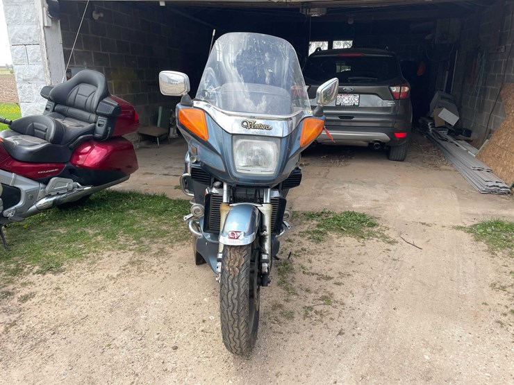 #5573-•-1987-yamaha-venture-motorcycle-image-2
