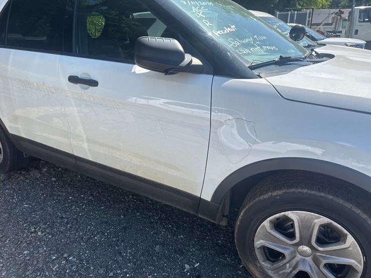 2019-ford-explorer-image-31