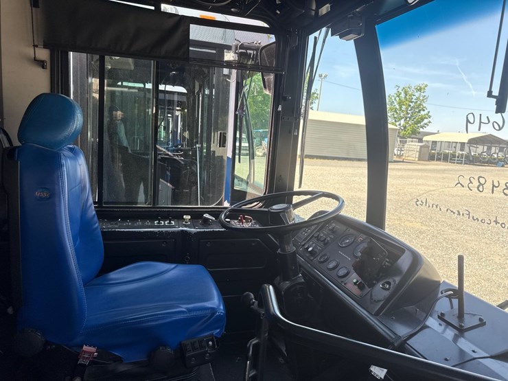2007-gillig-low-floor-image-27