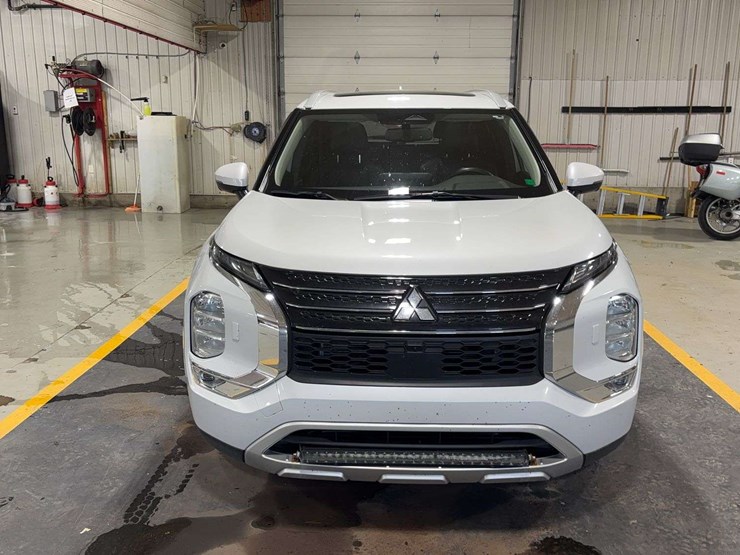 2024-mitsubishi-outlander-image-8