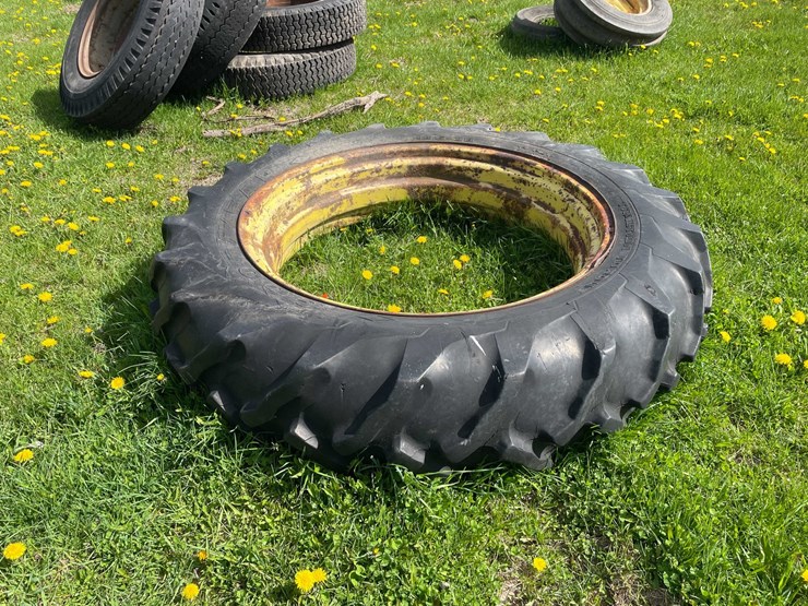 #5589-•-tractor-tire-image-3