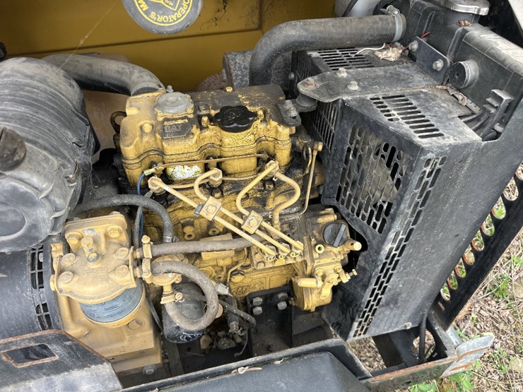 2015-caterpillar-c11-image-3