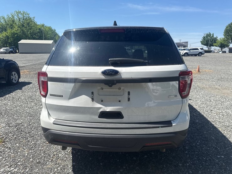 2019-ford-explorer-image-16
