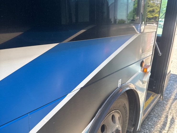 2012-gillig-low-floor-image-23