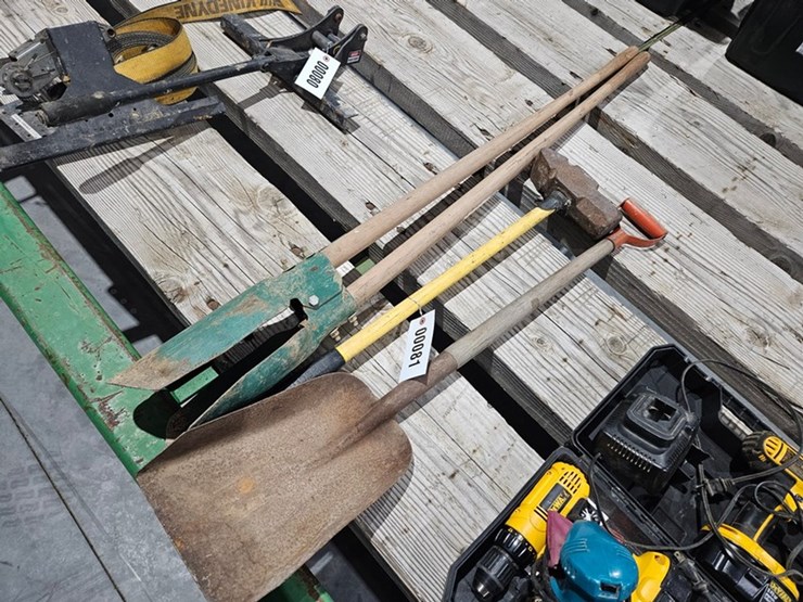 #81-•-shovel,-maul,-and-post-hole-digger-image-2