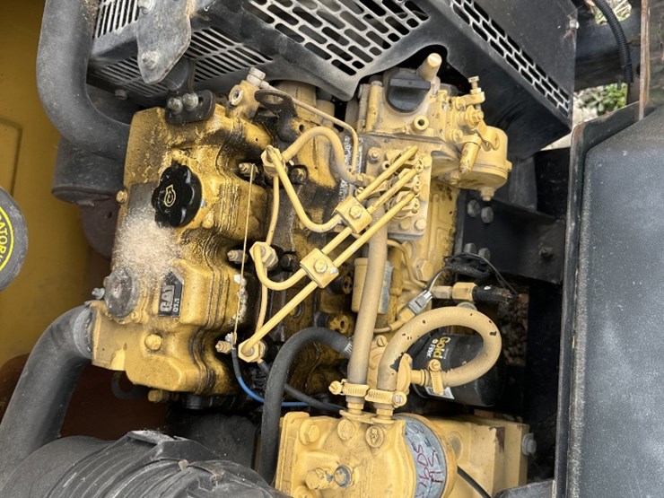 2015-caterpillar-c11-image-3