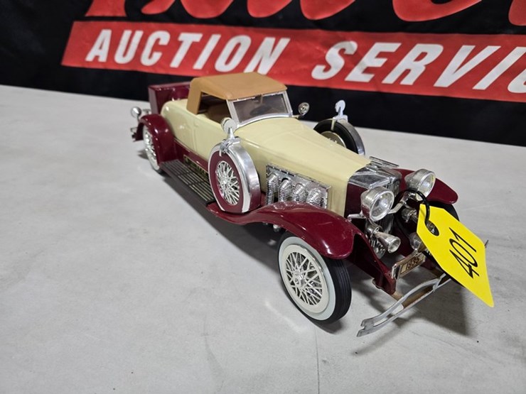 #401-•-jim-beam-1935-duesenberg-convertible-decanter-image-8