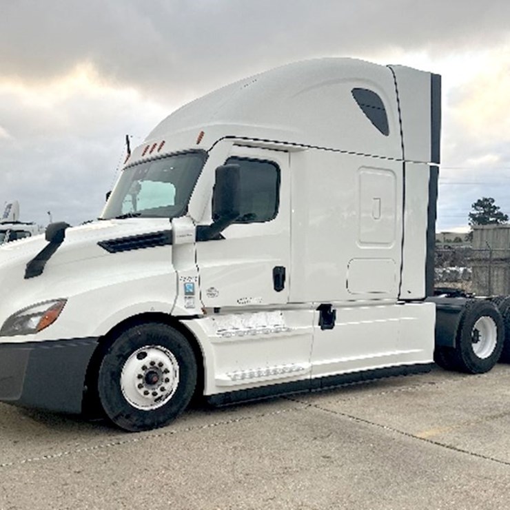 2022 FREIGHTLINER CASCADIA 126