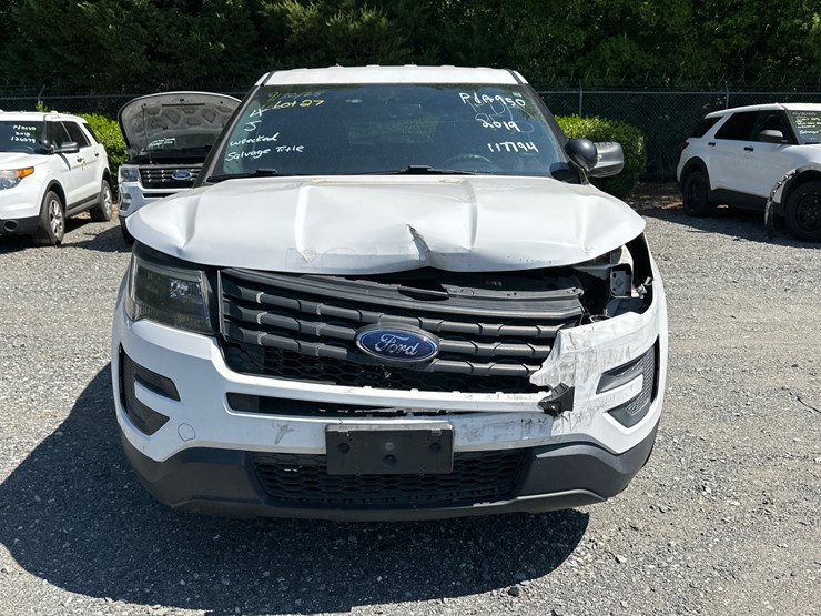 2019-ford-explorer-image-3
