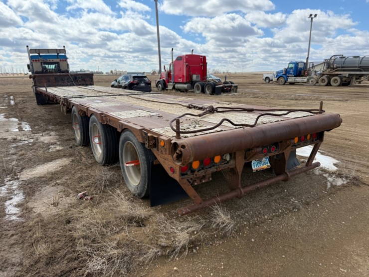 2010-.-triaxle-lowboy-image-4
