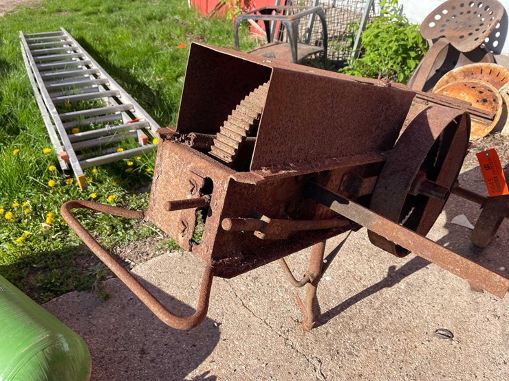 #5645-•-vintage-oliver-wagon-unloader-image-7
