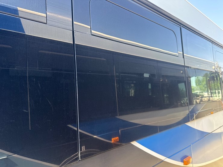 2012-gillig-low-floor-image-17