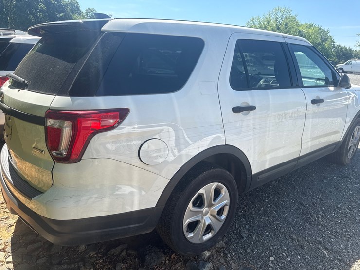 2019-ford-explorer-image-15