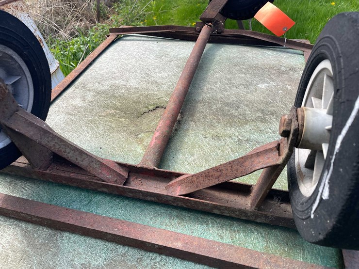 #5618-•-fiber-glass-feed-cart-image-8