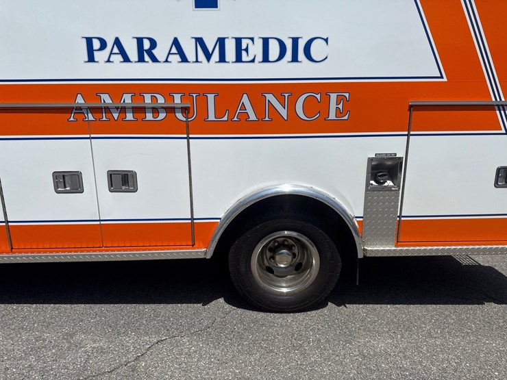 #9-•-2017-chevrolet-ambulance-4500-image-18