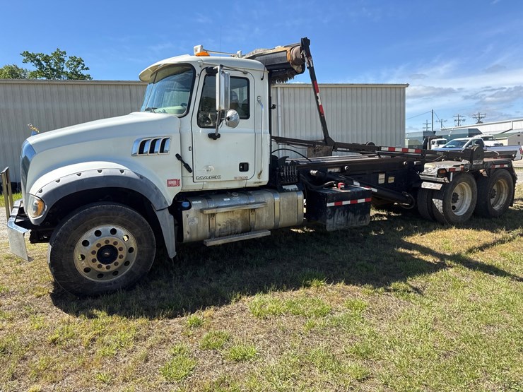 #1-•-2012-mack-roll-off-truck-image-3