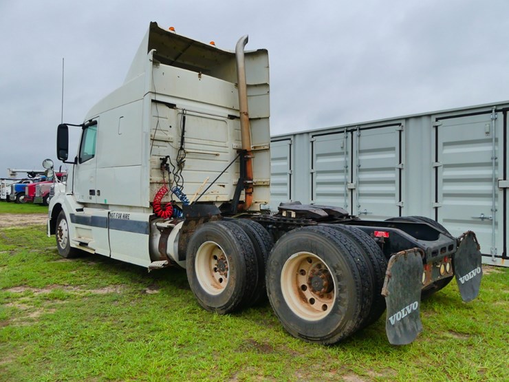 2005-volvo-semi-image-4