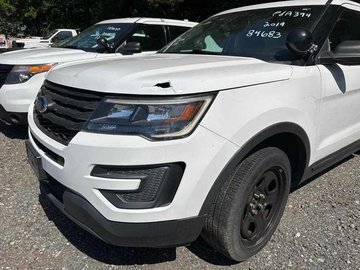 2019-ford-explorer-image-13