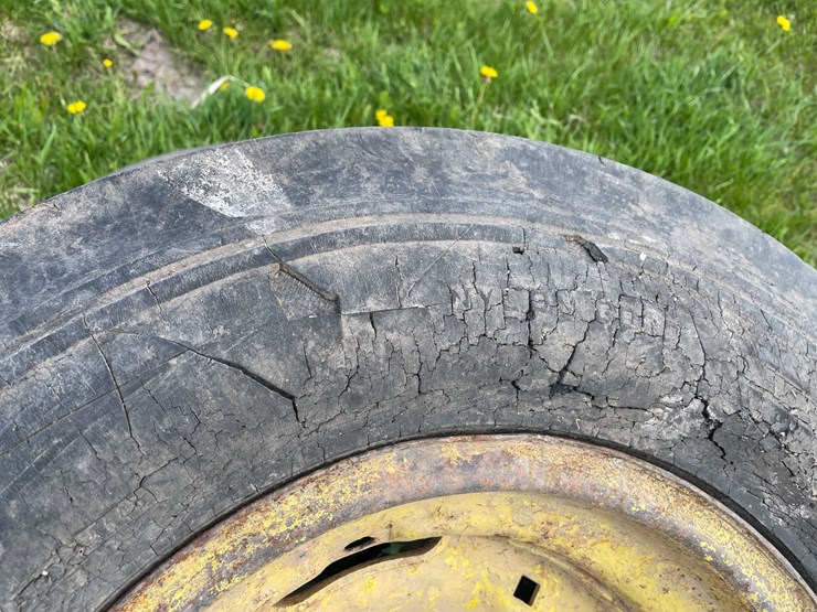#5590-•-(2)-tires-image-4