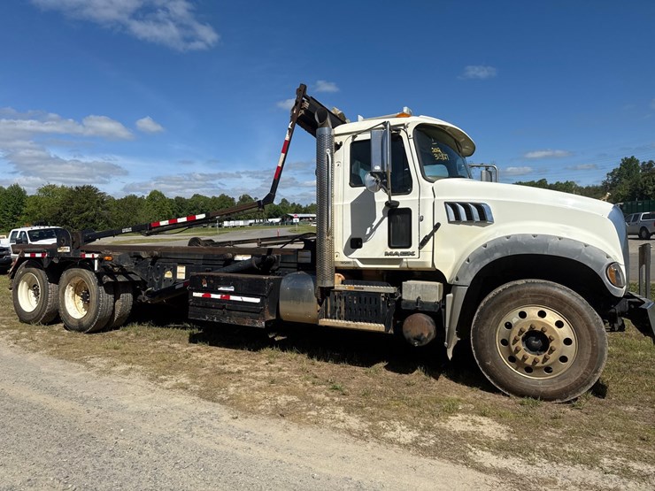 #1-•-2012-mack-roll-off-truck-image-4